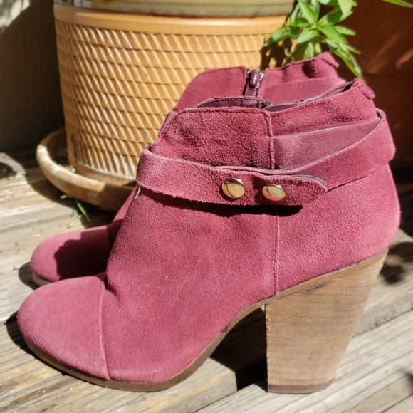 STEVE MADDEN Arieel Boot Luxe 7 burgundy - Picture 1 of 11